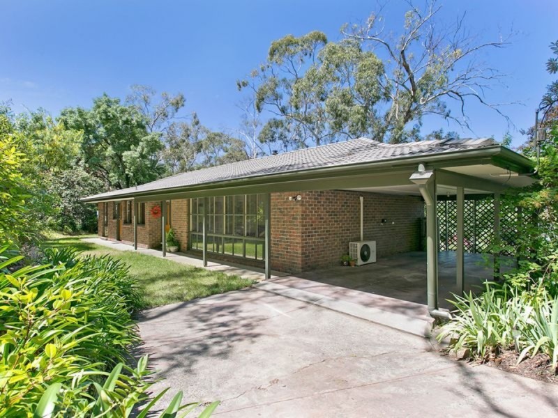 11 Renown Avenue, Crafers West SA 5152