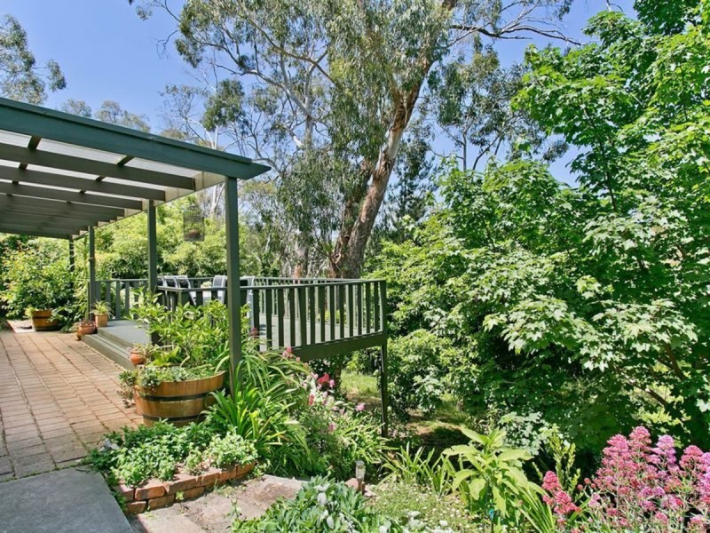 11 Renown Avenue, Crafers West SA 5152