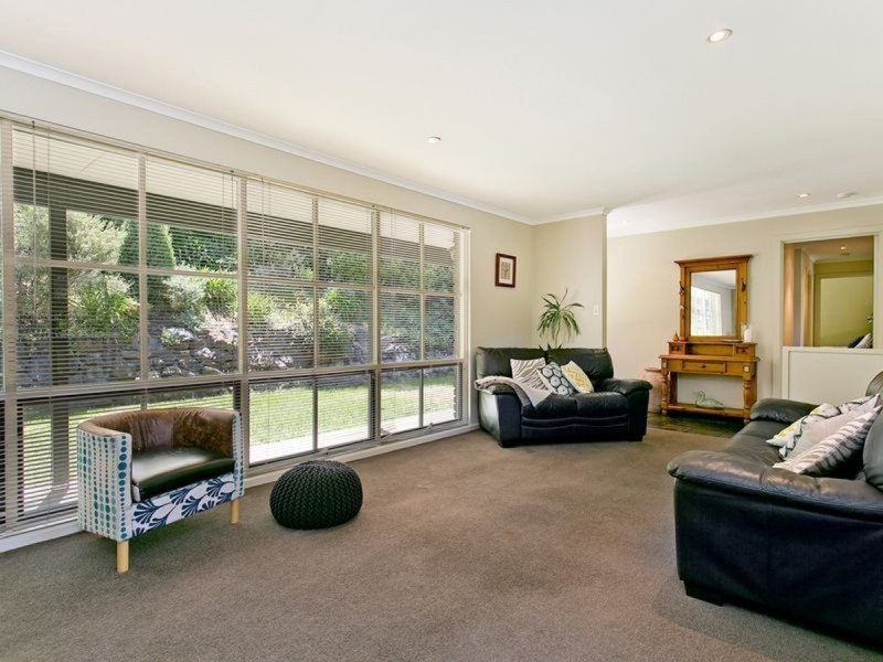 11 Renown Avenue, Crafers West SA 5152