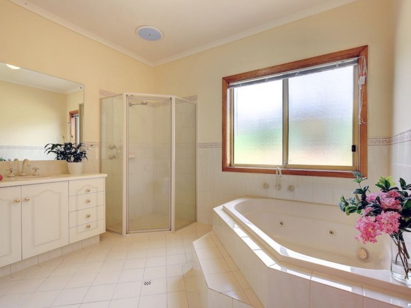 11 Corella Avenue, Chandlers Hill SA 5159