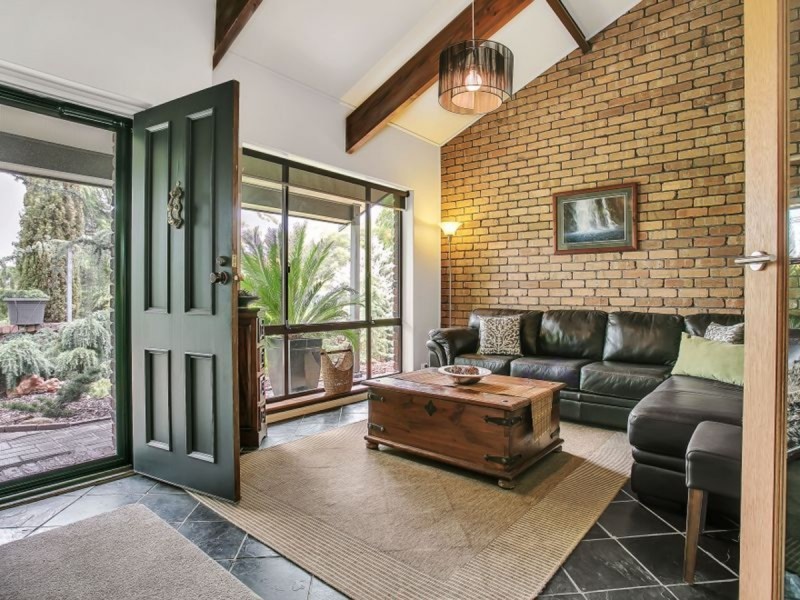 9 Hay Street, Aberfoyle Park SA 5159