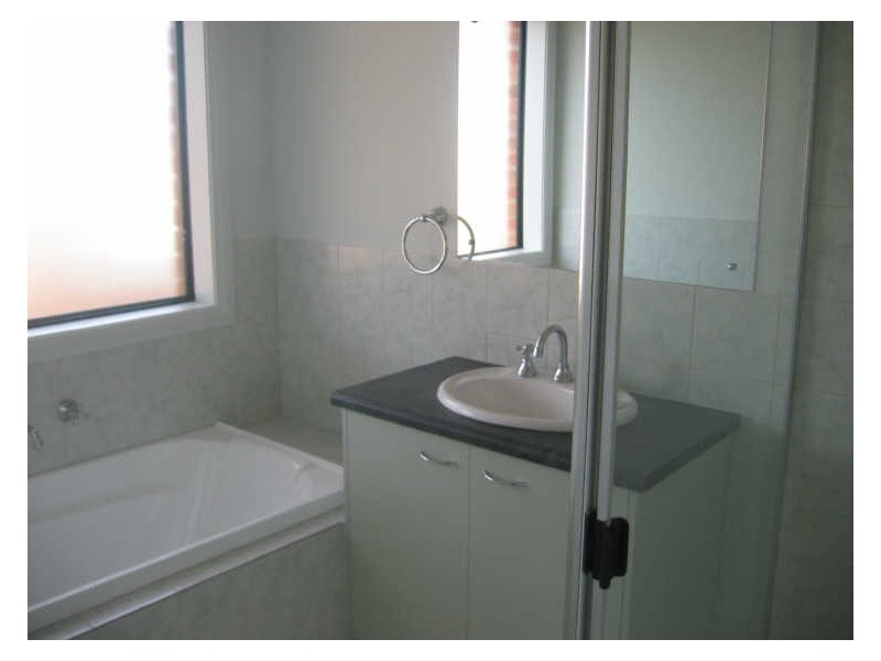 24 Strathmont Drive, Strathalbyn SA 5255