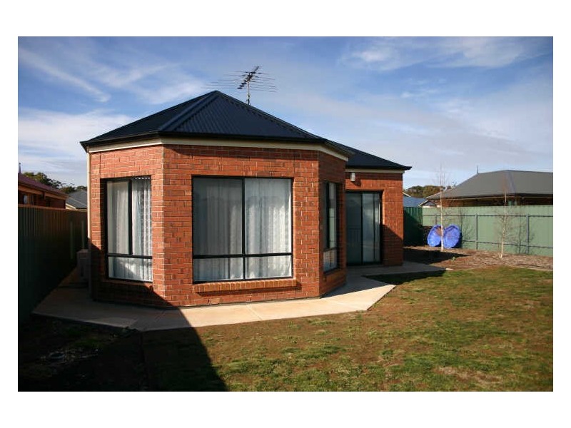 24 Strathmont Drive, Strathalbyn SA 5255