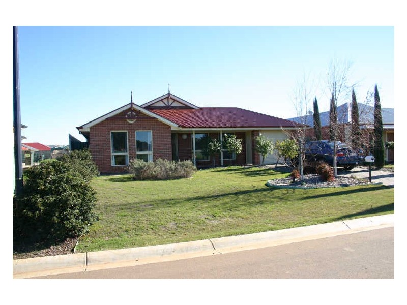 8 Strathmont Drive, Strathalbyn SA 5255