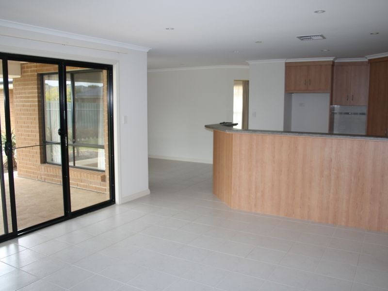 17 Strathford Way, Strathalbyn SA 5255