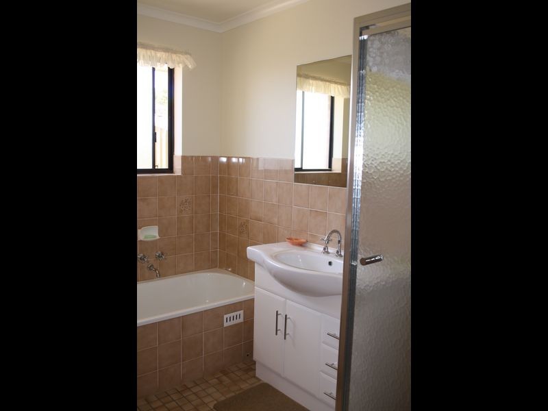 2/8 Parker Avenue, Strathalbyn SA 5255