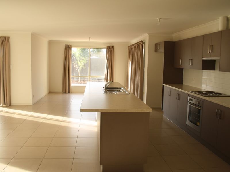 16 Field Drive, Strathalbyn SA 5255