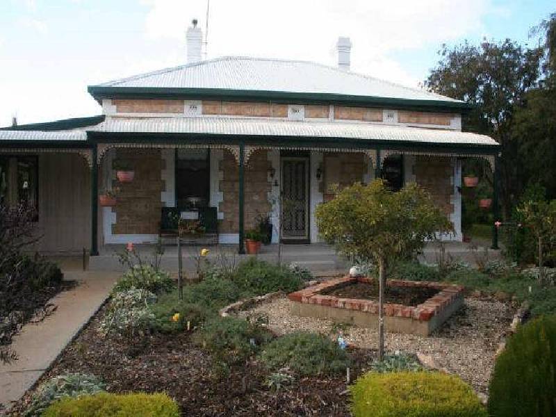 33 ADELAIDE ROAD, Strathalbyn SA 5255