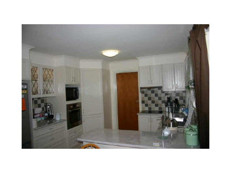 24 PARKER AVENUE, Strathalbyn SA 5255