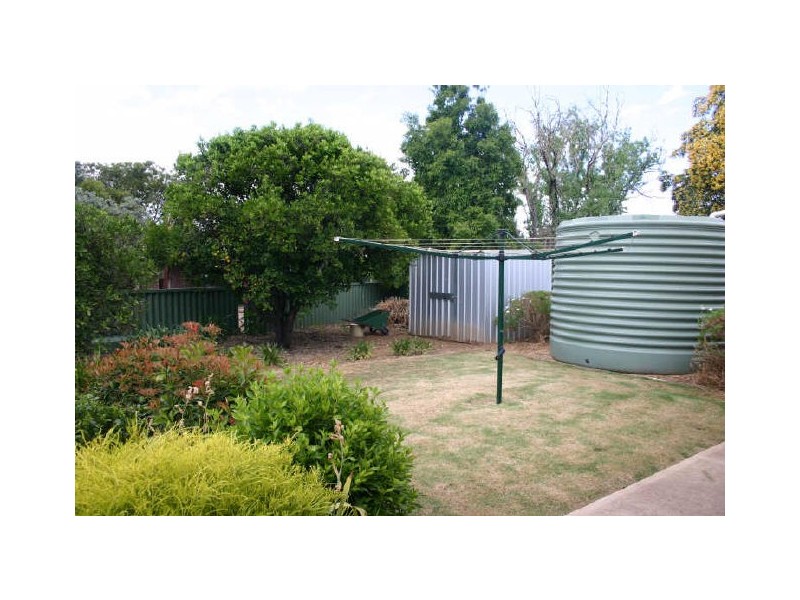 10 STIRLING ROAD, Strathalbyn SA 5255