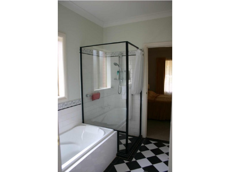 10 STIRLING ROAD, Strathalbyn SA 5255