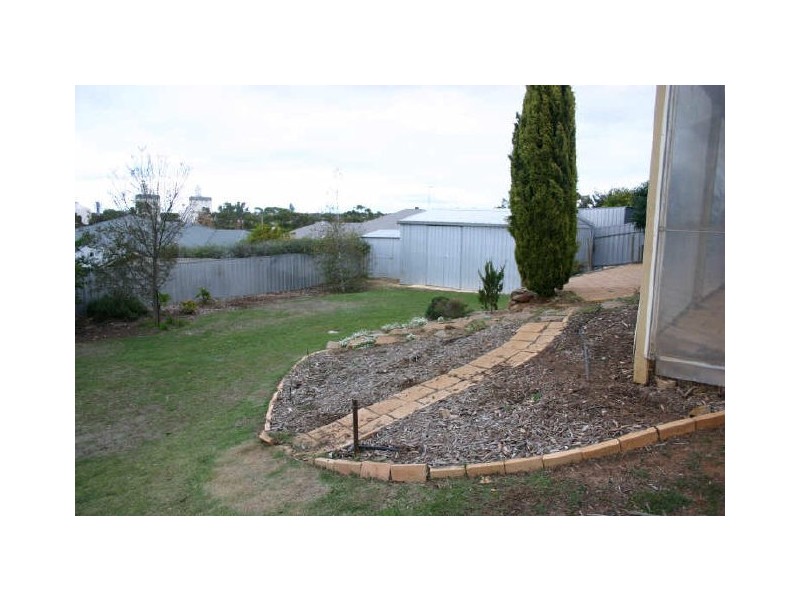 13 GOLLAN AVENUE, Strathalbyn SA 5255