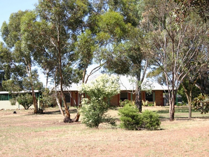 27 Adelaide Road, Strathalbyn SA 5255