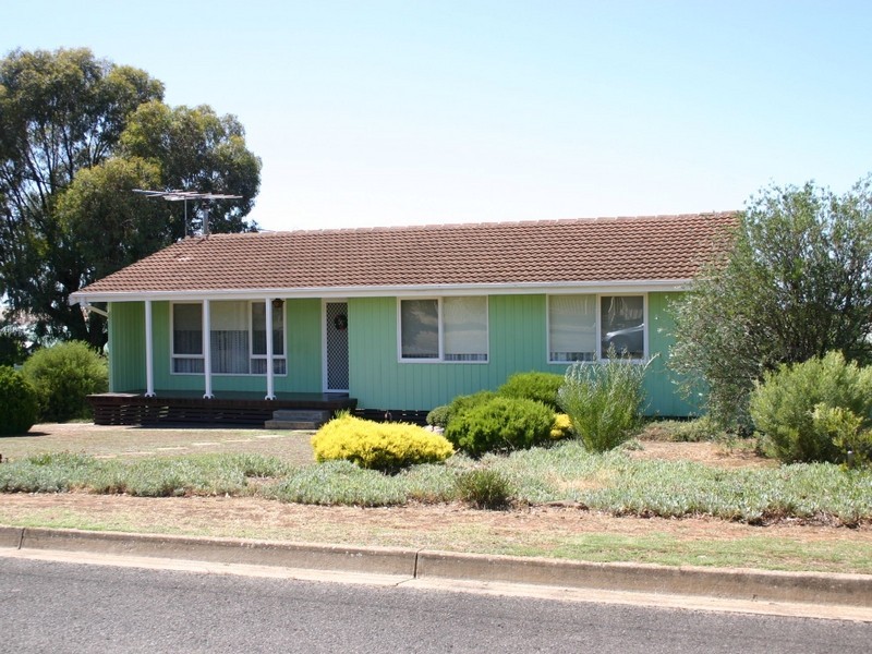 1 Richardson Avenue, Strathalbyn SA 5255