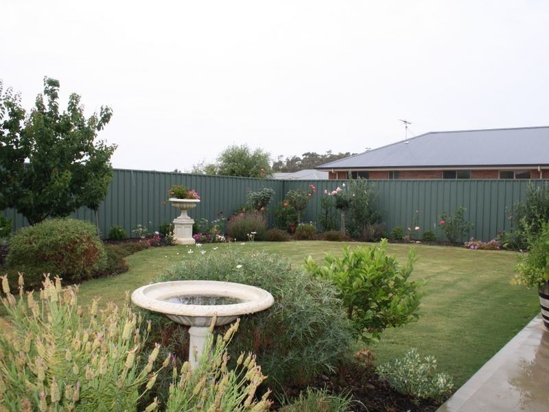 19 Strathford Way, Strathalbyn SA 5255