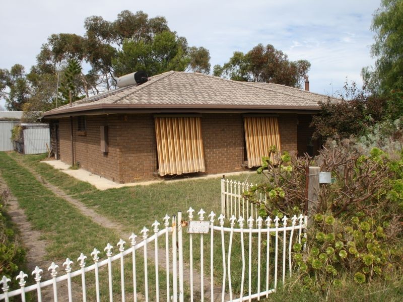 2 Weeroona Drive, Milang SA 5256