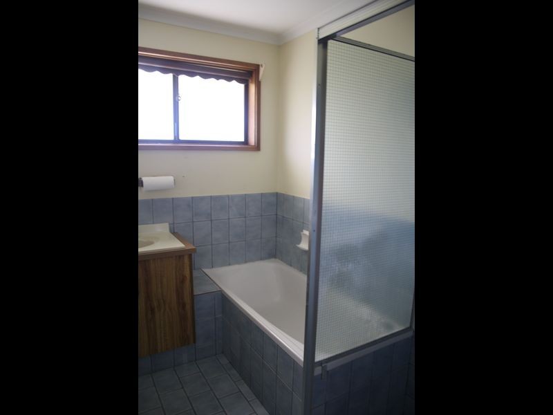 2 Weeroona Drive, Milang SA 5256