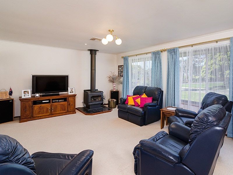 260 Whites Road, Flaxley SA 5153