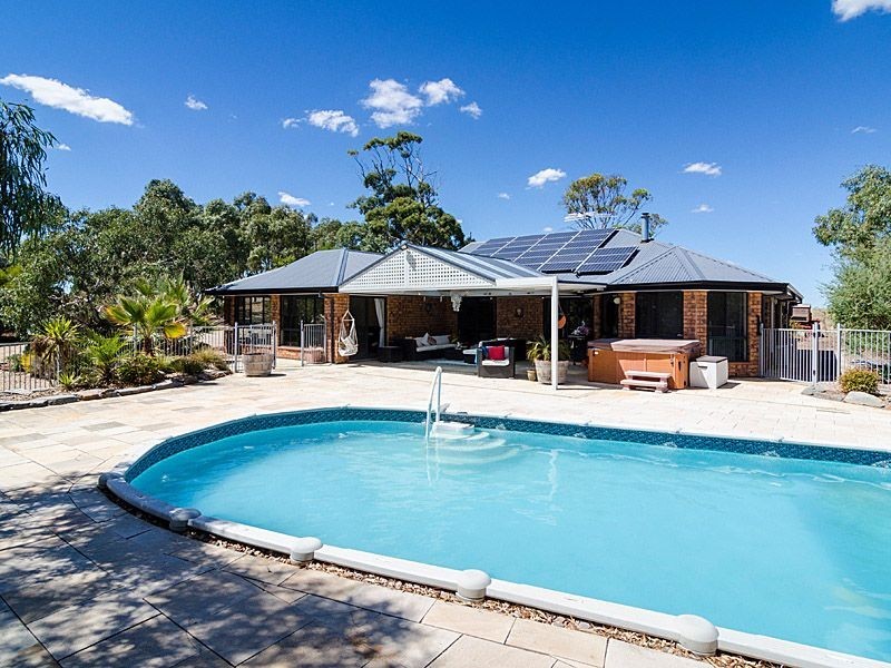 33 Waterman Road, Strathalbyn SA 5255