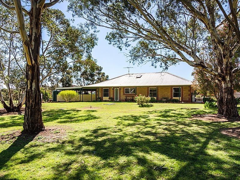 27 Adelaide Road, Strathalbyn SA 5255