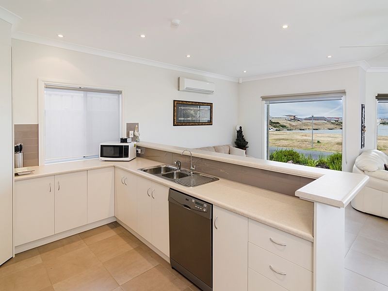 208 Excelsior Parade, Hindmarsh Island SA 5214