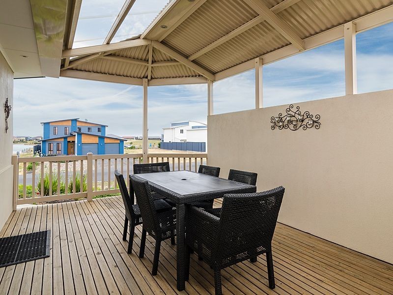 208 Excelsior Parade, Hindmarsh Island SA 5214