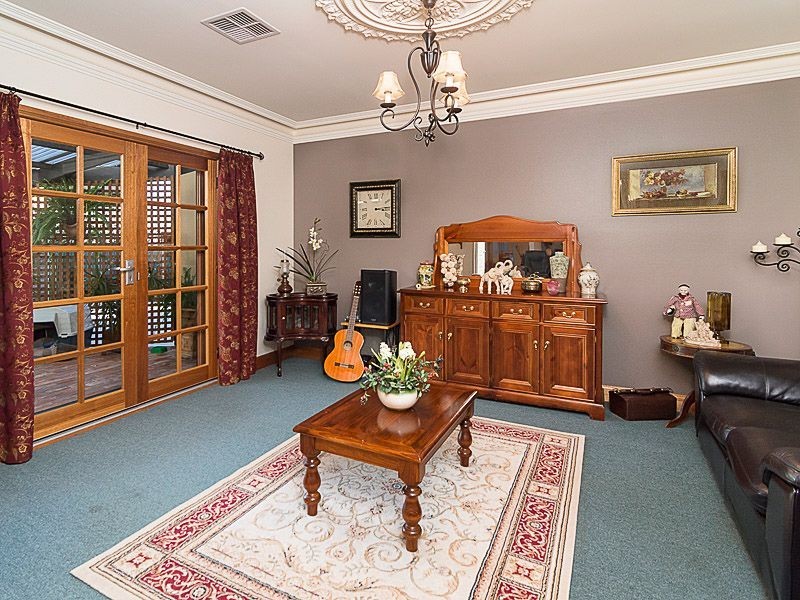 24 Sandergrove Road, Strathalbyn SA 5255