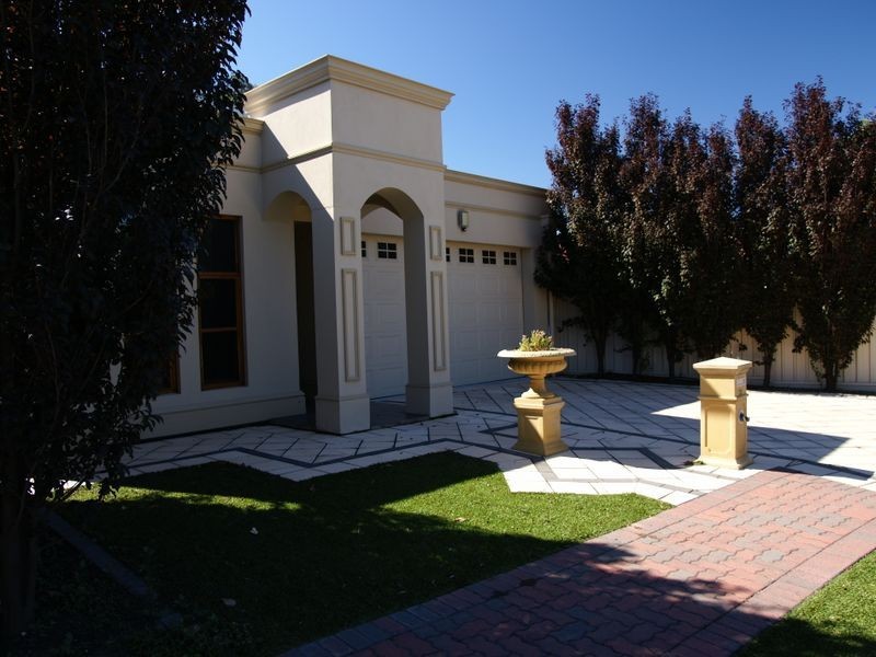 25 Hobart Road, Henley Beach South SA 5022