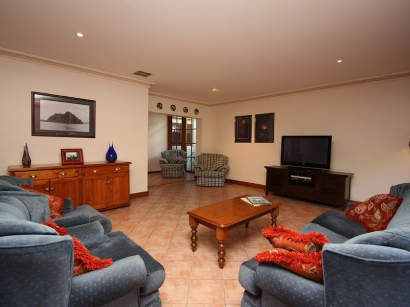 13 Truro Avenue, Kingswood SA 5062