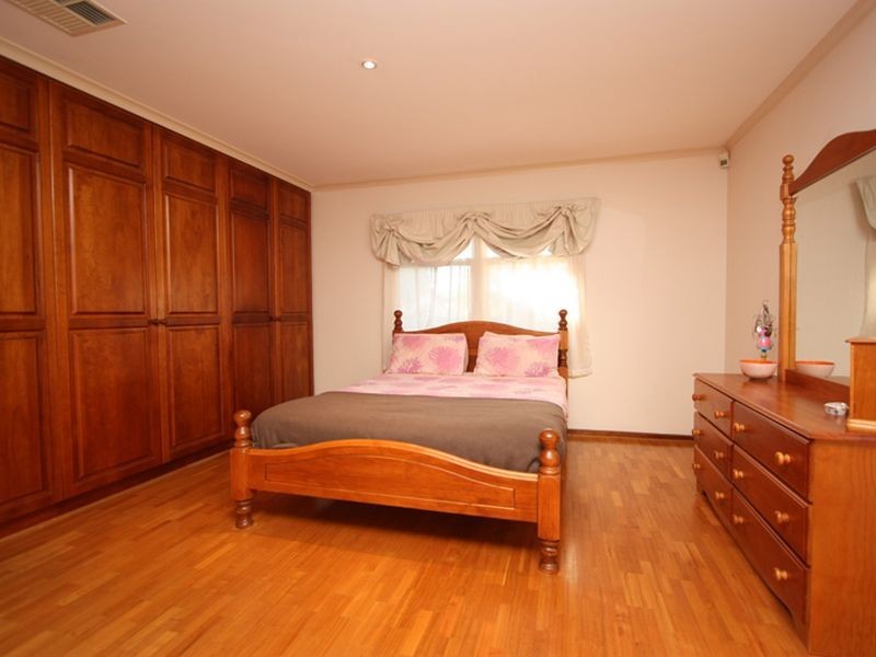 13 Truro Avenue, Kingswood SA 5062