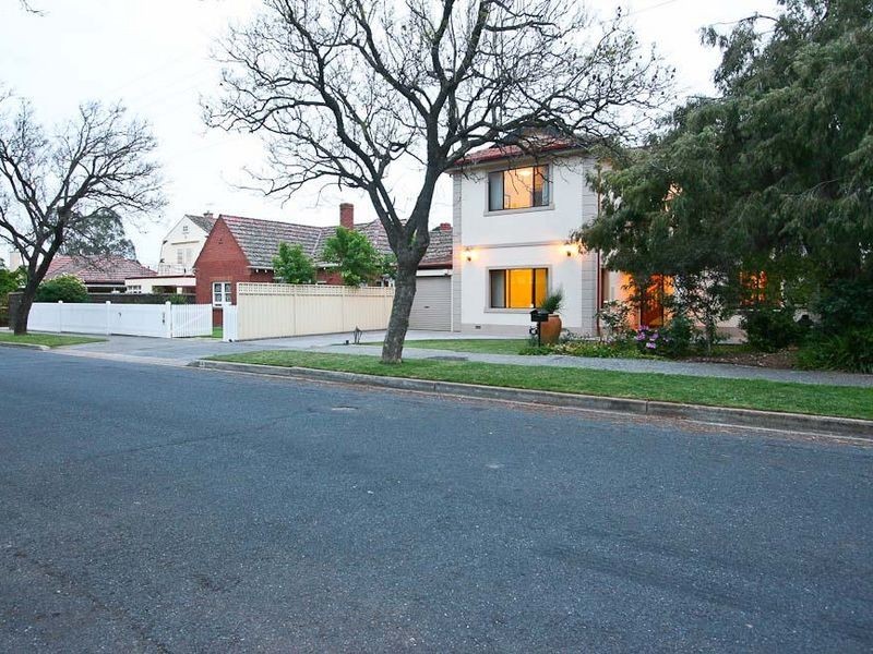 33 Narinna Avenue, Cumberland Park SA 5041