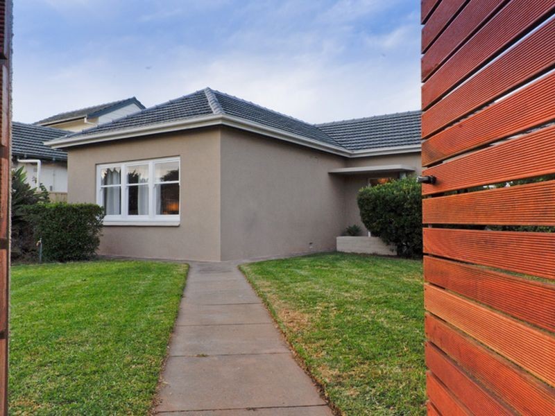94 Raglan Avenue, South Plympton SA 5038