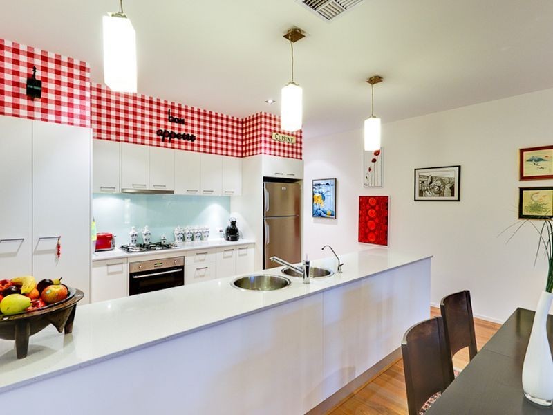 8 Southcott Walk, Adelaide SA 5000