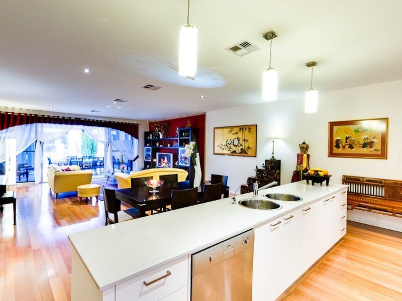 8 Southcott Walk, Adelaide SA 5000