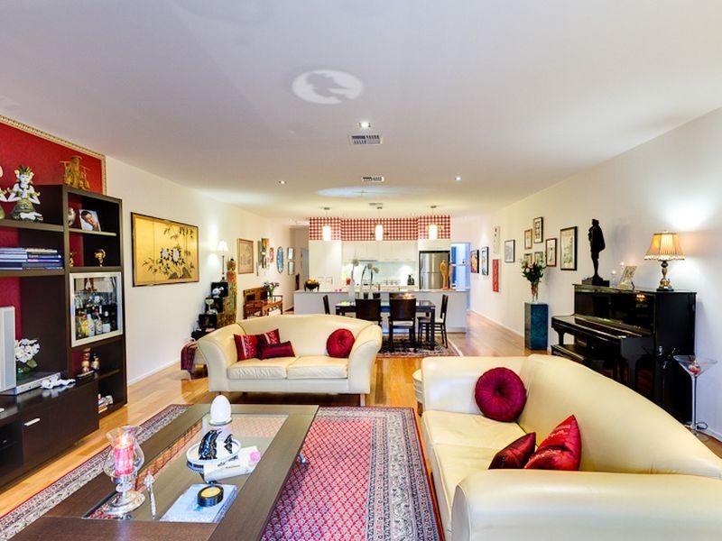 8 Southcott Walk, Adelaide SA 5000