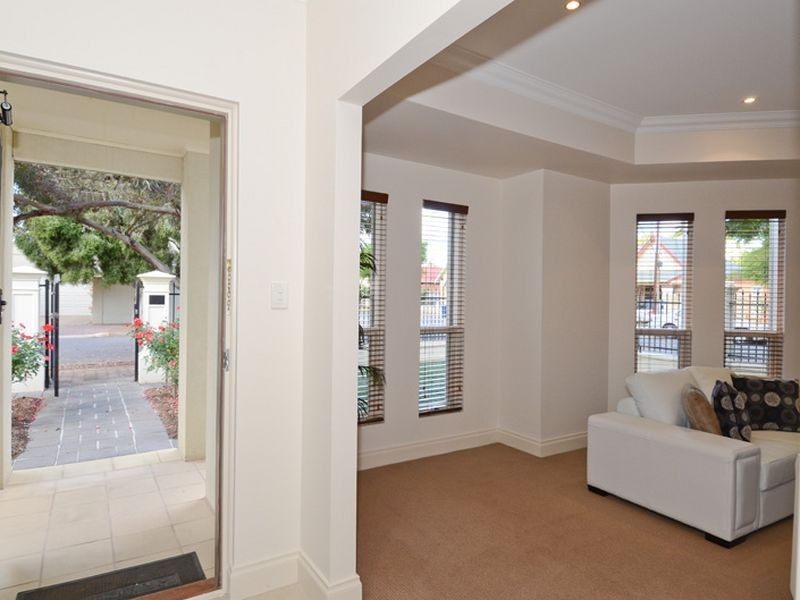 18 Rhyl Avenue, Wayville SA 5034