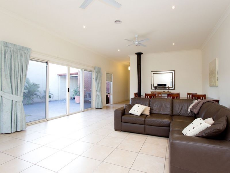 2 Dinwoodie Avenue, Clarence Gardens SA 5039