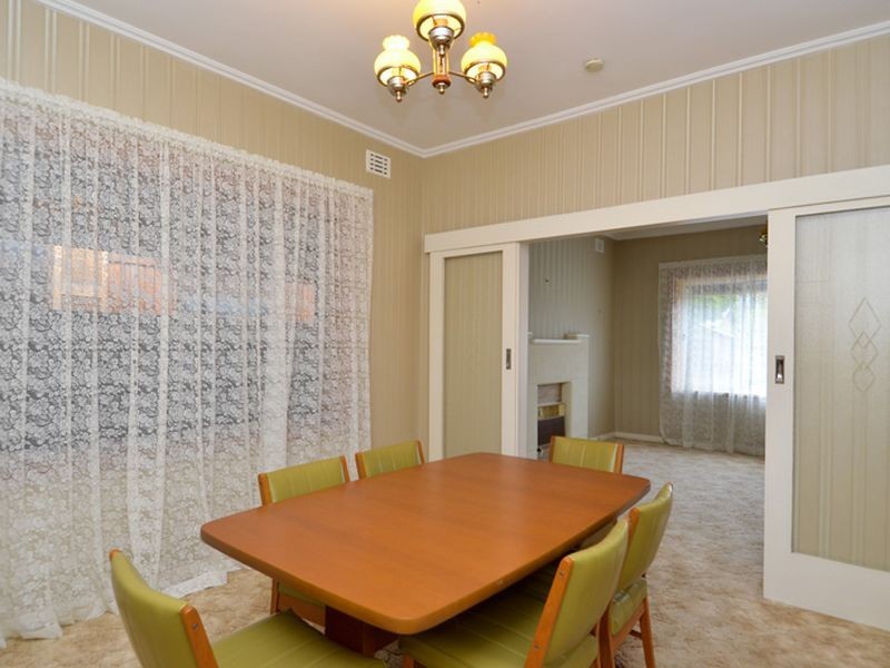 16 The Grove, Lower Mitcham SA 5062