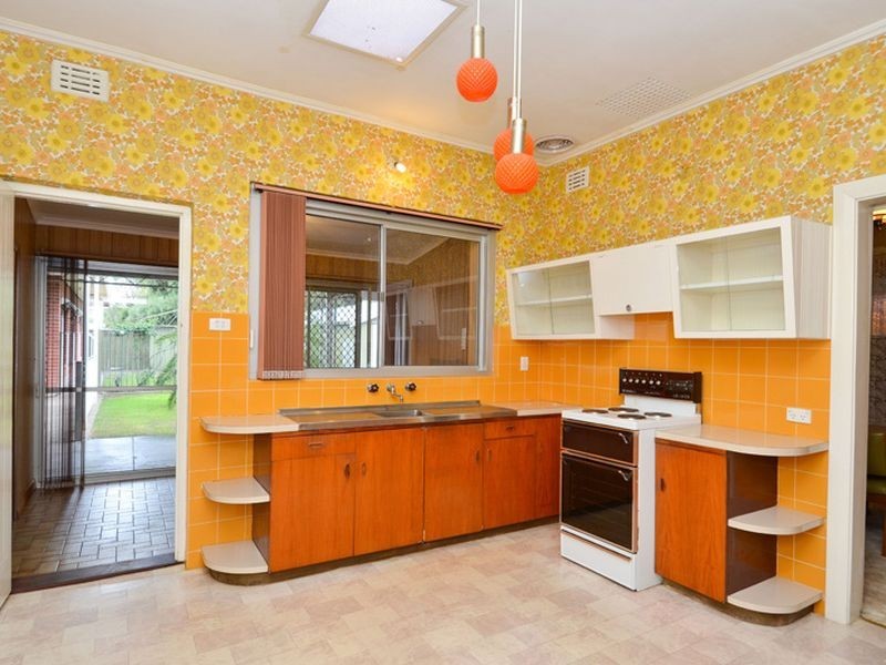 16 The Grove, Lower Mitcham SA 5062