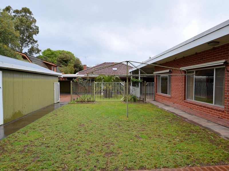 16 The Grove, Lower Mitcham SA 5062