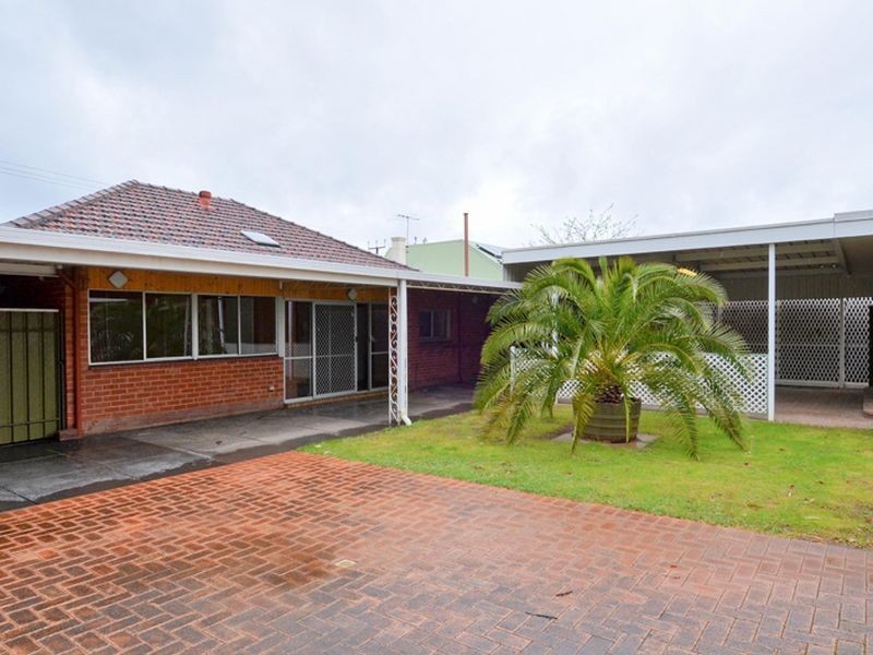 16 The Grove, Lower Mitcham SA 5062
