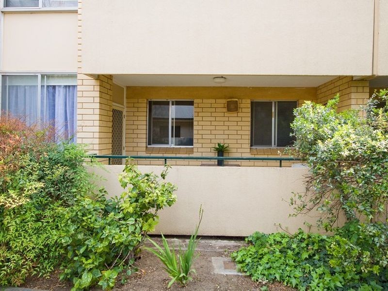 8/21 Laught Avenue, Black Forest SA 5035