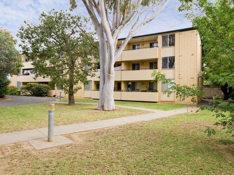 8/21 Laught Avenue, Black Forest SA 5035