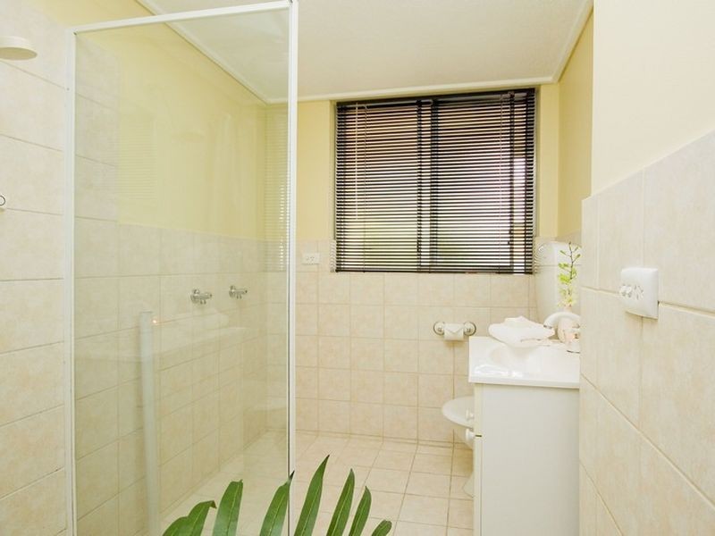 8/21 Laught Avenue, Black Forest SA 5035