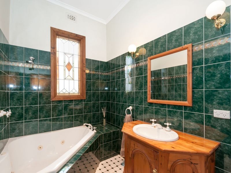 33 Dixon Street, Clarence Park SA 5034