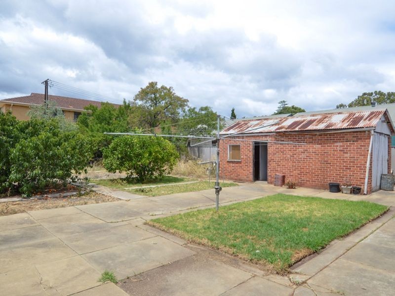 27 Halmon Avenue, Everard Park SA 5035
