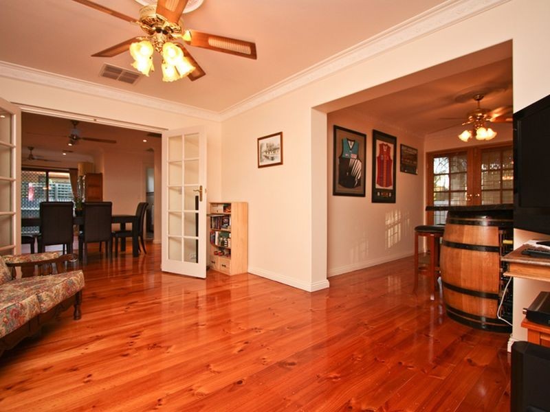 28 Hartland Avenue, Black Forest SA 5035