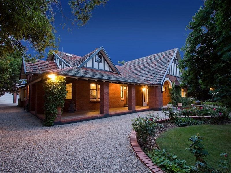 9 Cross Road, Kingswood SA 5062