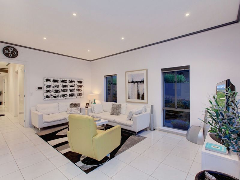 4 Bluelake Court, Tennyson SA 5022