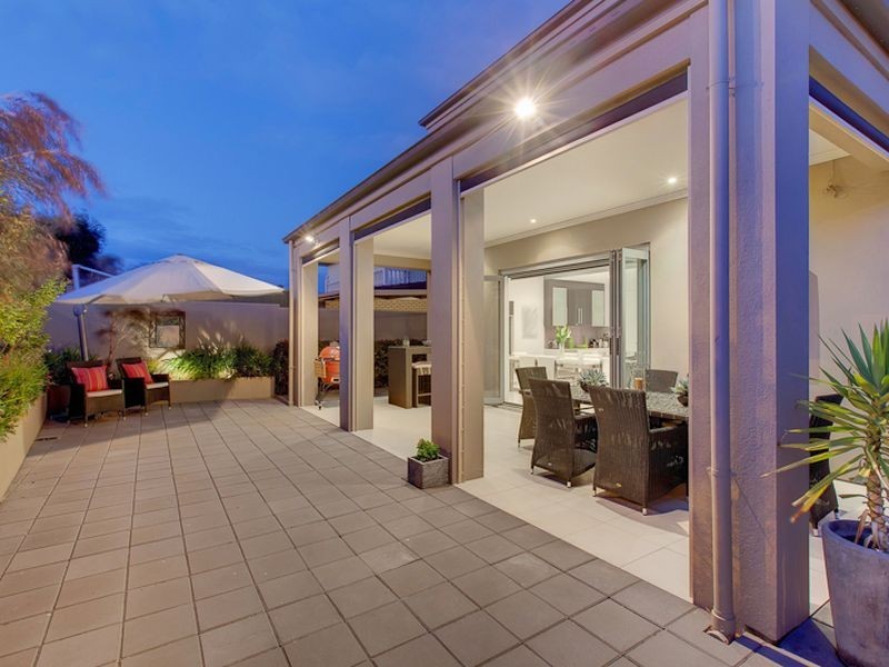 4 Bluelake Court, Tennyson SA 5022